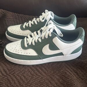 Nike womens Low-Top Sneakers - White & Green